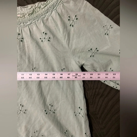 Anthroplogie THML sage green eyelit blouse size small - Picture 3 of 5